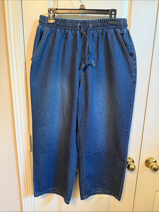 Emery Rose Denim - Women's Elastic-Waist Cropped Jeans in Dark Blue